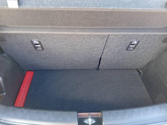 Vehicle image 6 Vehicle image 6