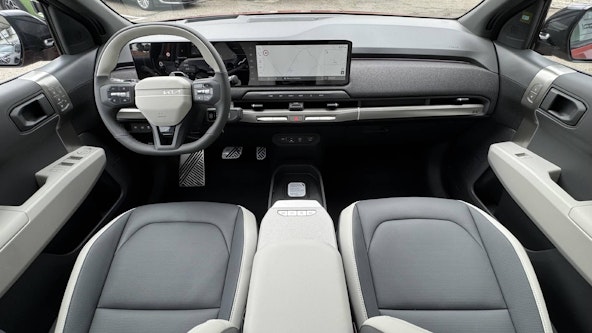 Vehicle image 4 Vehicle image 4