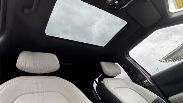 Vehicle image 14 Vehicle image 14