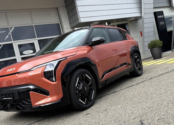 First vehicle image First vehicle image