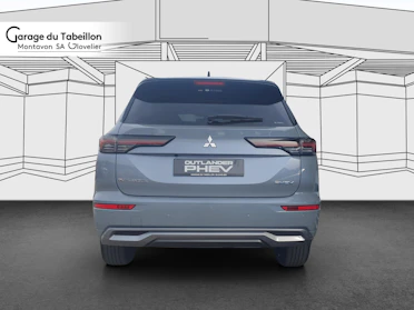 MITSUBISHI OUTLANDER 5