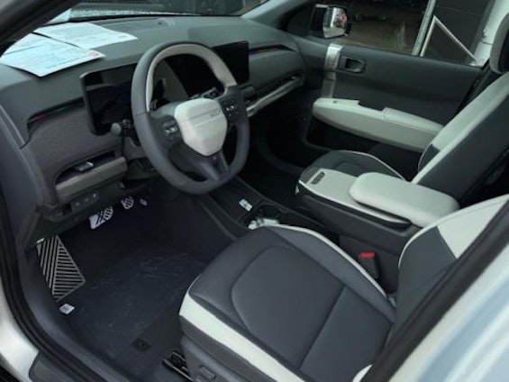 Vehicle image 4 Vehicle image 4