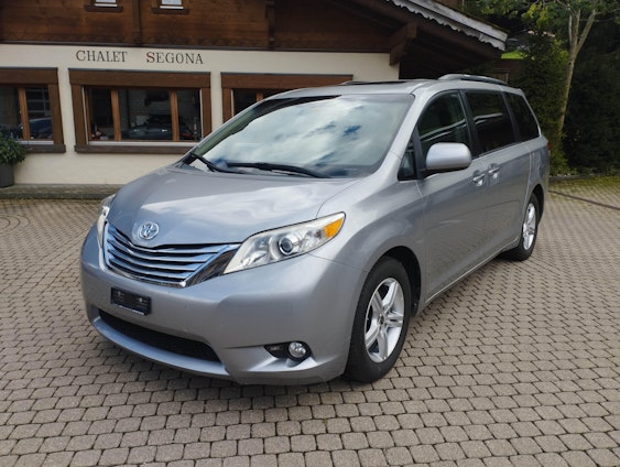 First vehicle image