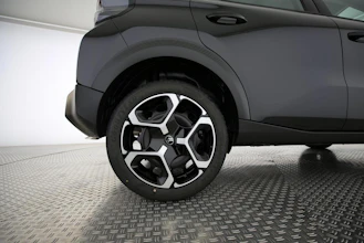 https://vehicle.imgix.net/3991237/9a2464ee-bcba-405b-8a03-a6ebc558a281.jpg
