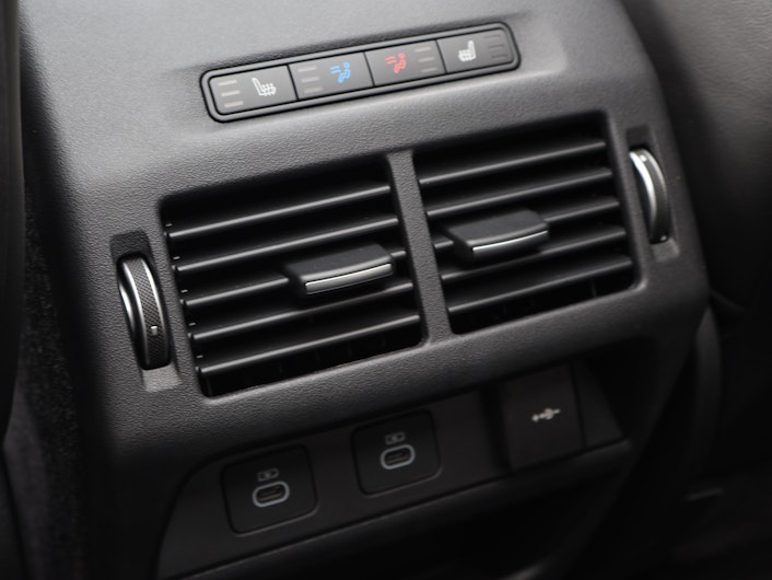 Vehicle image LAND ROVER DISCOVERY SPORT