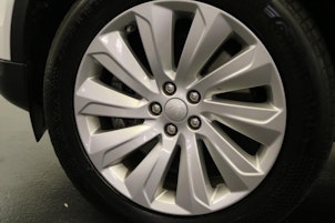 Vehicle image LAND ROVER Discovery Sport 2.0 TD4 180 SE