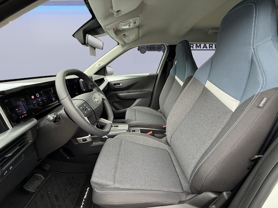 Vehicle image 8 Vehicle image 8