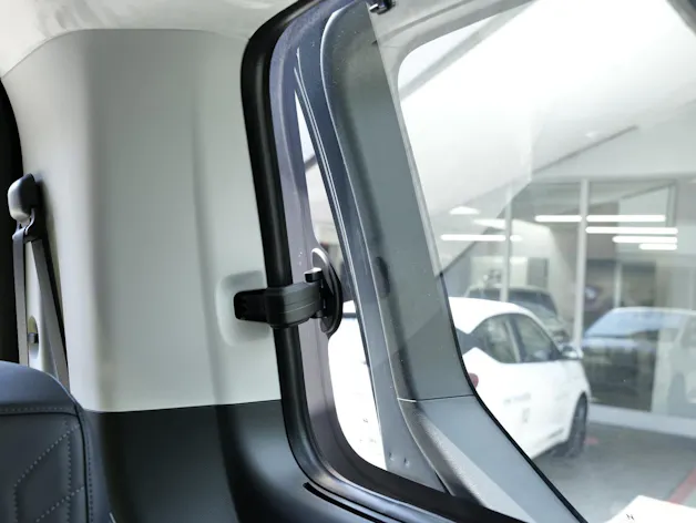 Hyundai Staria Premium 1.6 GDi HEV Vertex