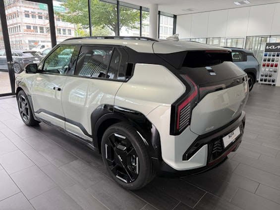 Vehicle image 6 Vehicle image 6