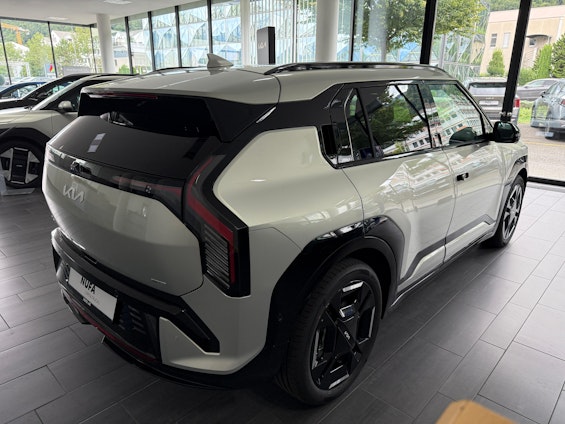 Vehicle image 4 Vehicle image 4