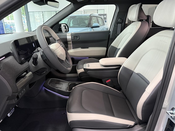 Vehicle image 9 Vehicle image 9