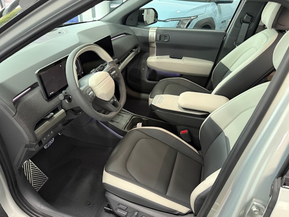 Vehicle image 8 Vehicle image 8