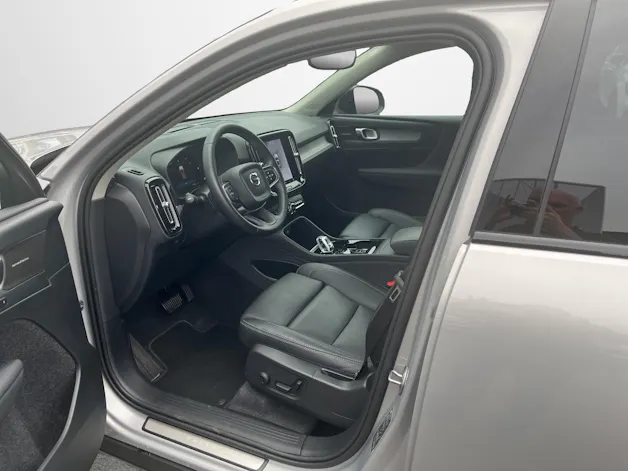 Volvo XC40 2.0 B4 MH Plus Dark