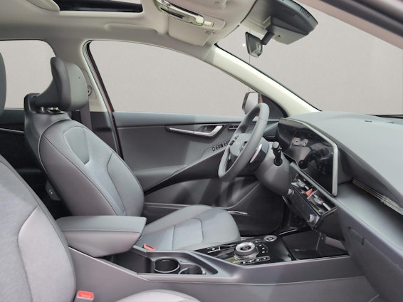 Vehicle image 32
