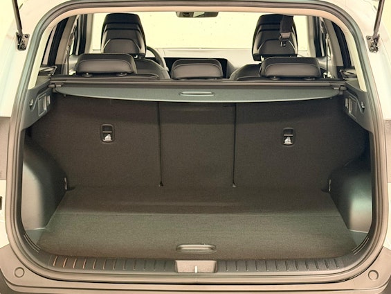 Vehicle image 14 Vehicle image 14