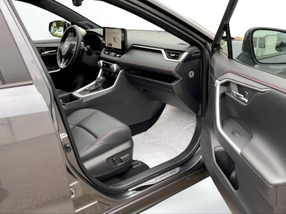 Vehicle image 18