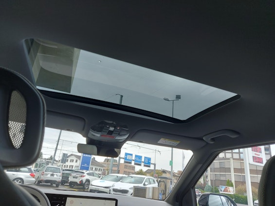 Vehicle image 28