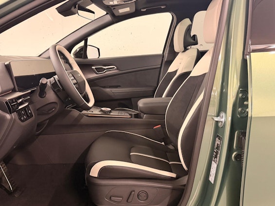 Vehicle image 4 Vehicle image 4