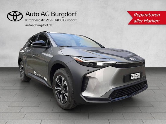 First vehicle image