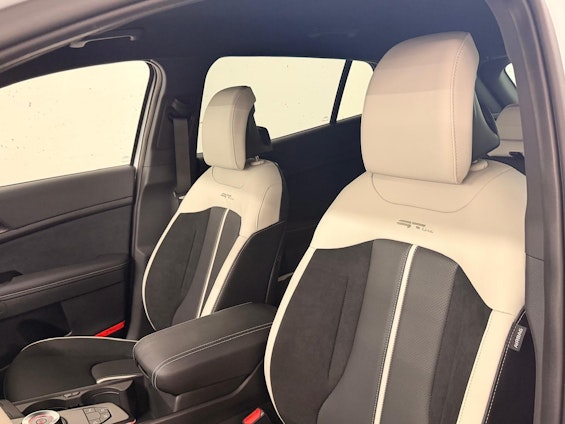 Vehicle image 9 Vehicle image 9