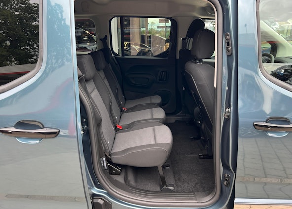 Vehicle image 10 Vehicle image 10