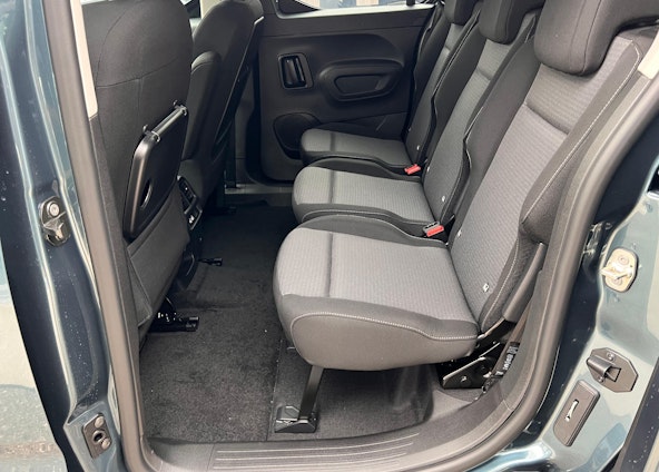 Vehicle image 9 Vehicle image 9