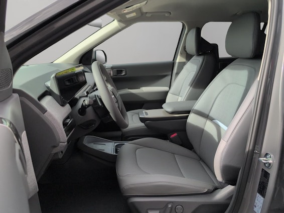 Vehicle image 8 Vehicle image 8