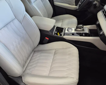 MITSUBISHI OUTLANDER 7