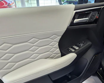 MITSUBISHI OUTLANDER 5