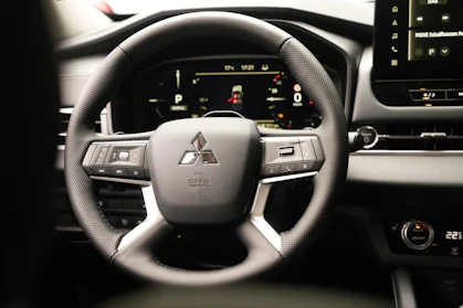 MITSUBISHI OUTLANDER 11