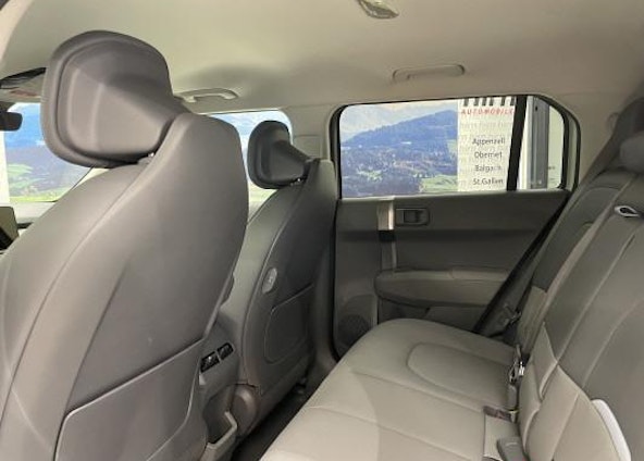 Vehicle image 6 Vehicle image 6