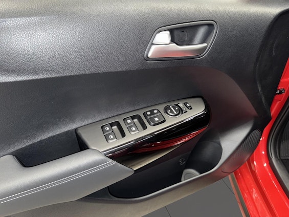 Vehicle image 12 Vehicle image 12