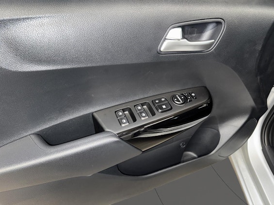 Vehicle image 10 Vehicle image 10