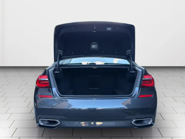 BMW 750d xDrive Steptronic//M-Sport