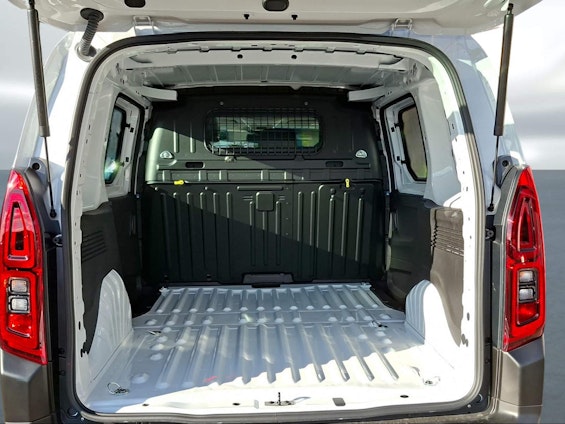 Vehicle image 10 Vehicle image 10