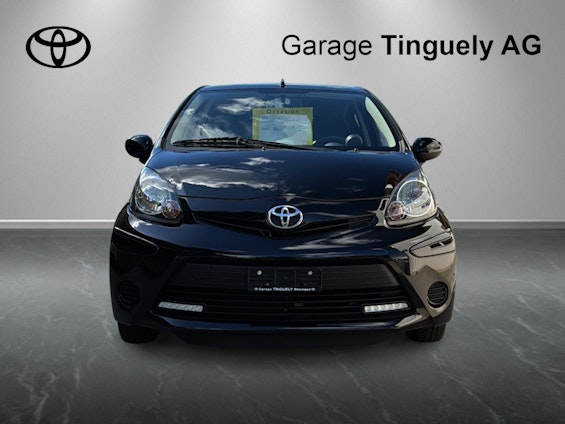 First vehicle image