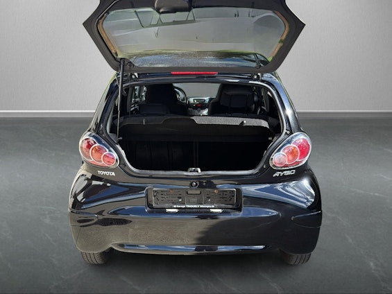 Vehicle image 9
