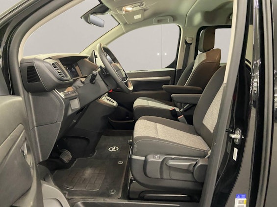 Vehicle image 4 Vehicle image 4