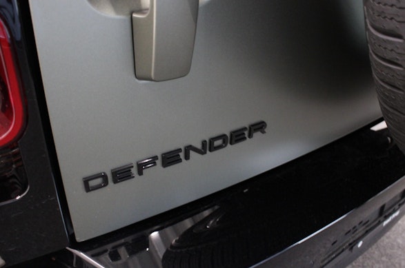 LAND ROVER Defender 110 3.0 D I6 250 X-Dynamic SE 12