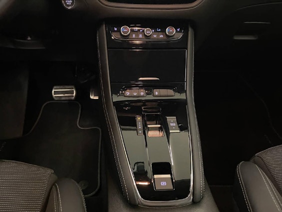 Vehicle image 8 Vehicle image 8