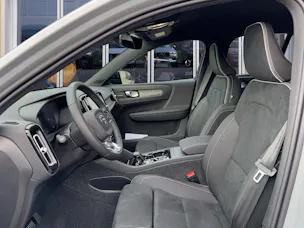 Volvo XC40 2.0 B4 MH Plus Dark