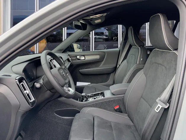 Volvo XC40 2.0 B4 MH Plus Dark