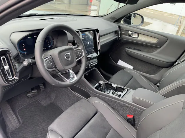 Volvo XC40 2.0 B4 MH Plus Dark