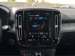 Volvo XC40 2.0 B4 MH Plus Dark