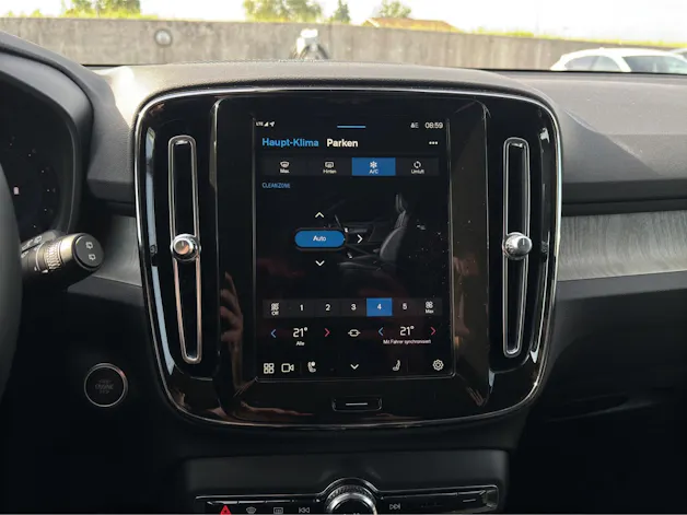Volvo XC40 2.0 B4 MH Plus Dark