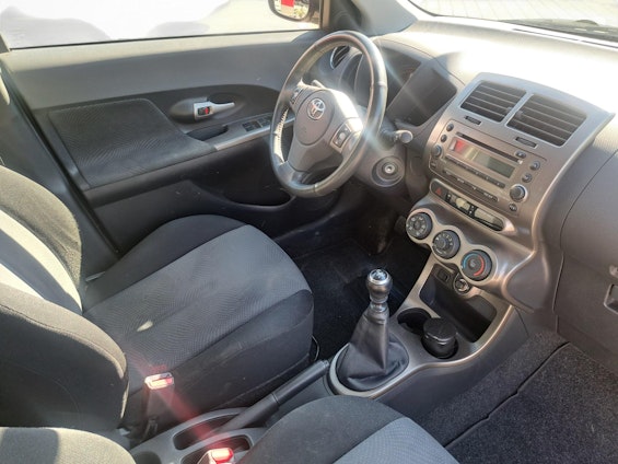 Vehicle image 6