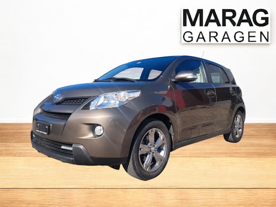 First vehicle image