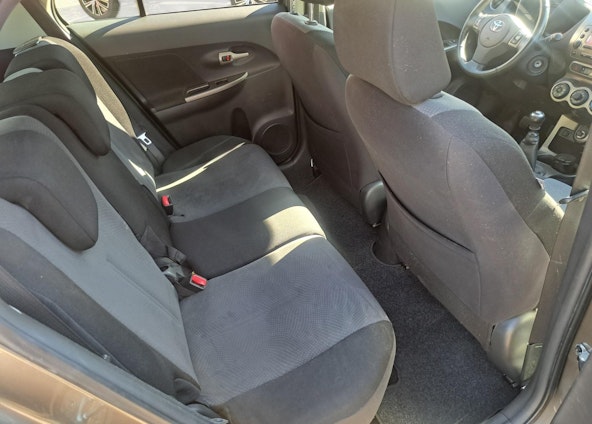 Vehicle image 9 Vehicle image 9