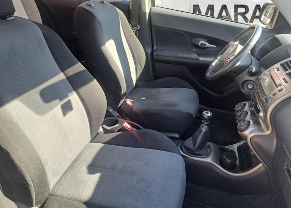 Vehicle image 8 Vehicle image 8