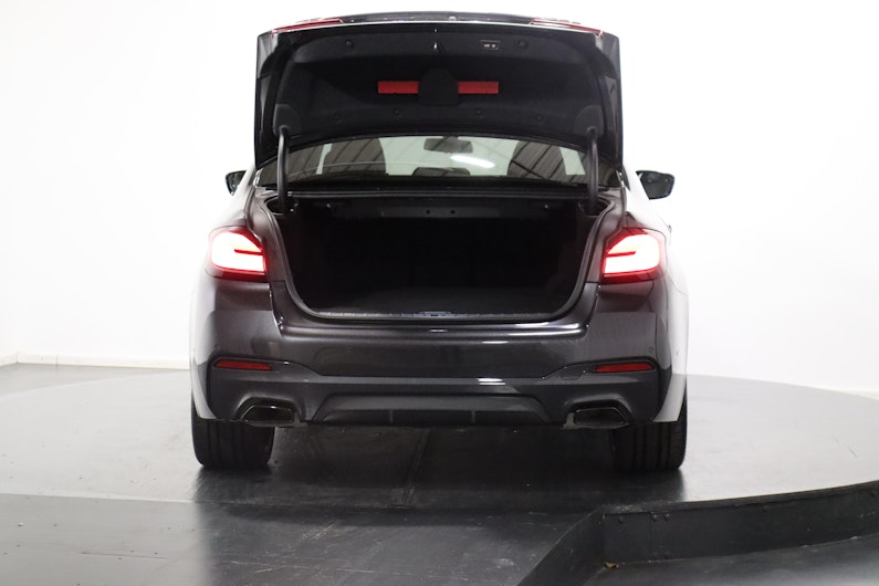 Vehicle image BMW 5 SERIES